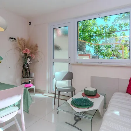 2 Bedroom Lovely In Apartament
