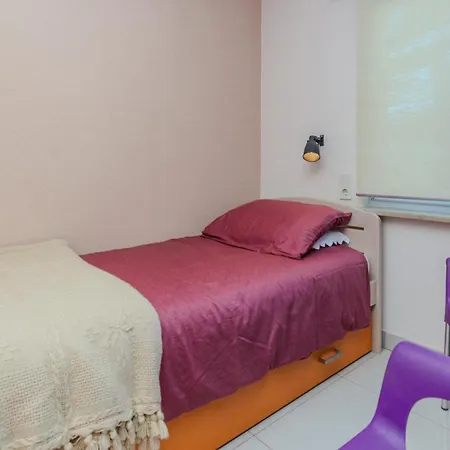 2 Bedroom Lovely In * Nin