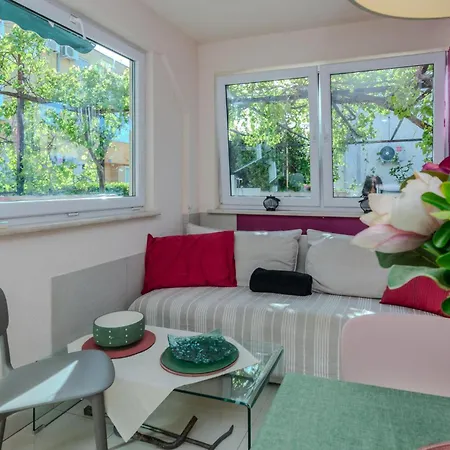 Apartament 2 Bedroom Lovely In