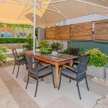 2 Bedroom Lovely In Apartament