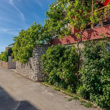 2 Bedroom Lovely In *