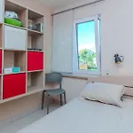 2 Bedroom Lovely In Appartement *