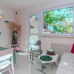 2 Bedroom Lovely In Appartement