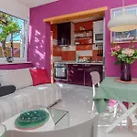 2 Bedroom Lovely In Appartement