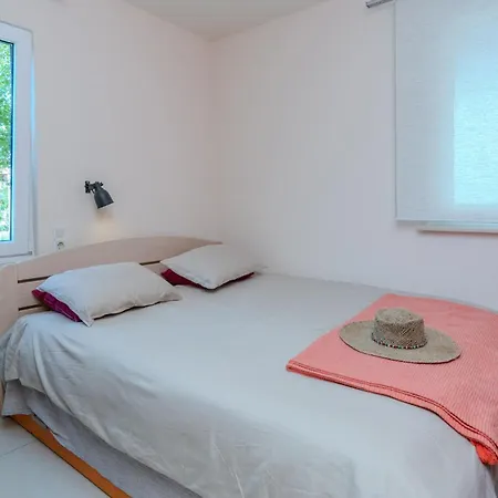 Appartement 2 Bedroom Lovely In Nin