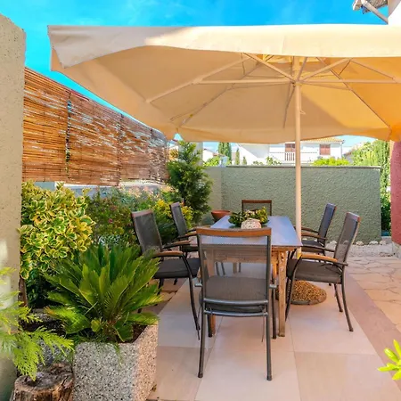 2 Bedroom Lovely In Appartement *