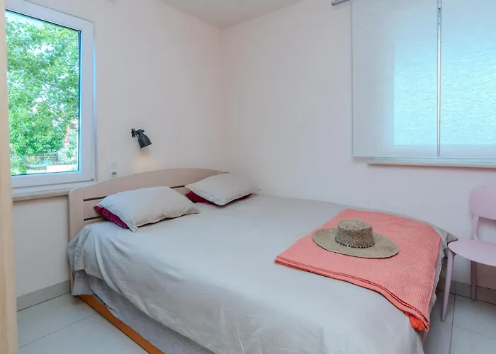 דירה 2 Bedroom Amazing In נין